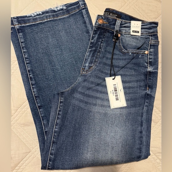 Judy Blue Look at Me Now High Rise Vintage Wash Crop Wide Leg Jeans - Picture 2 of 9